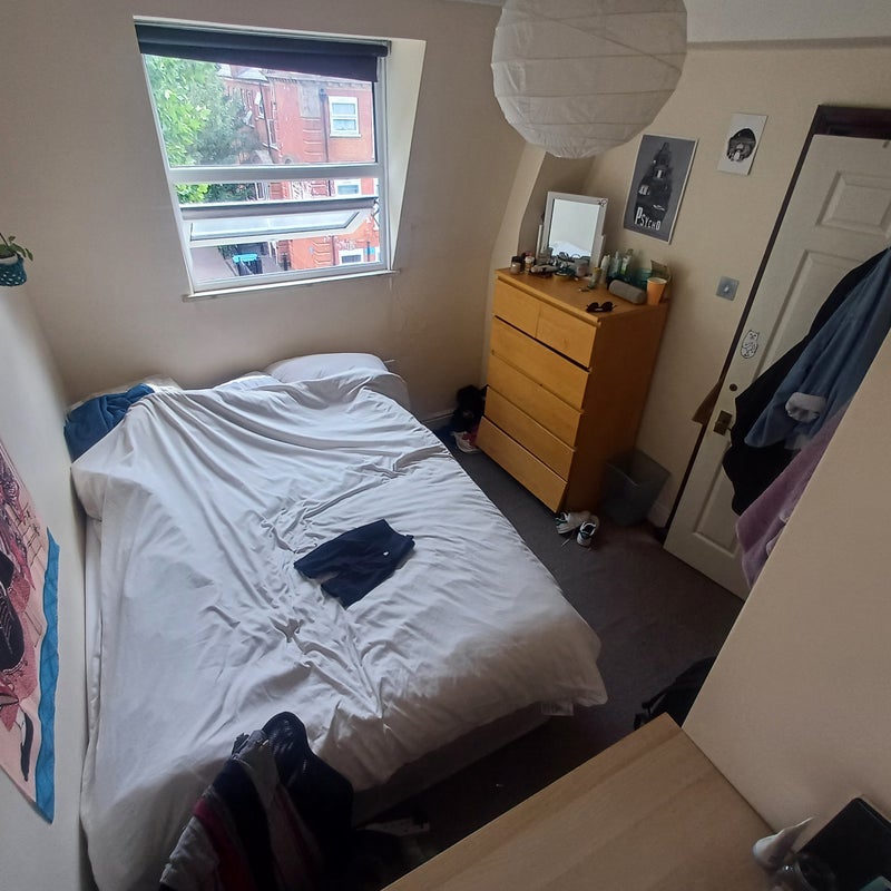 Room Plough Way in Greater London