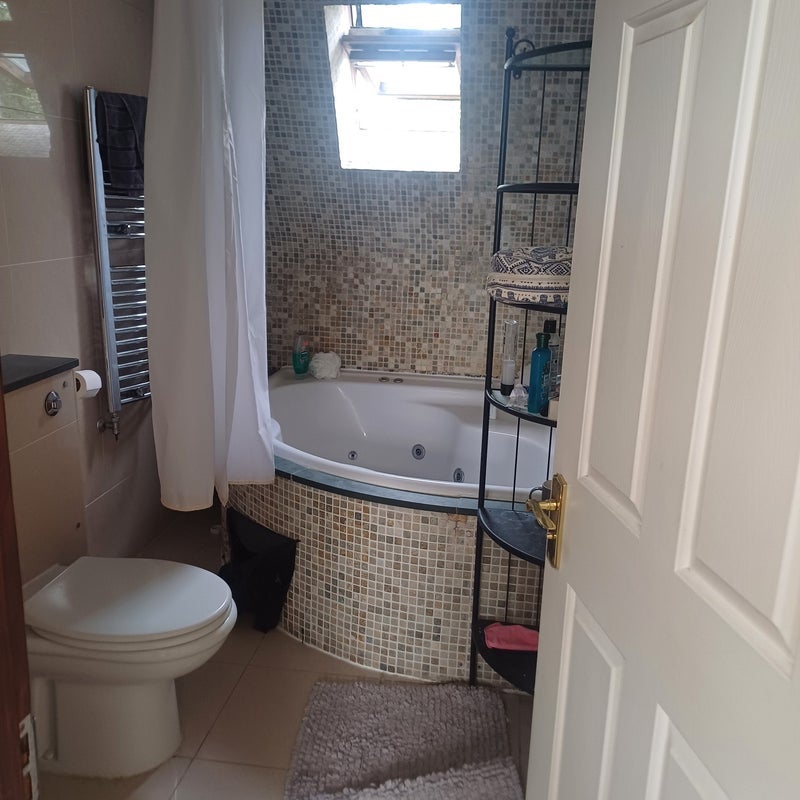 Room Plough Way in Greater London