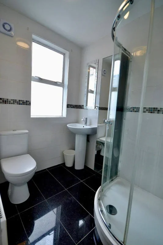 Room Cobham Road in Greater London