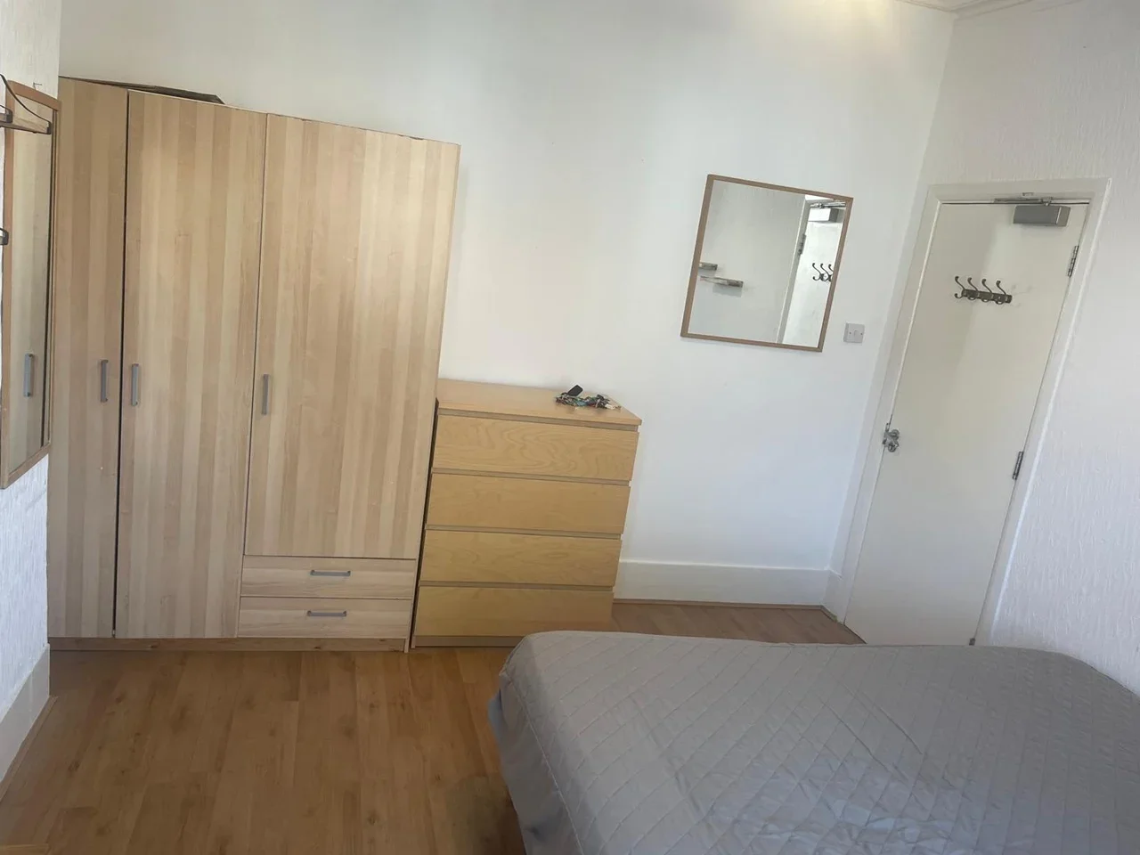Room Cobham Road in Greater London