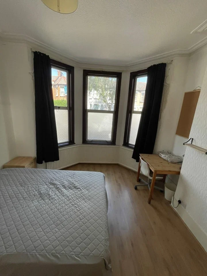Room Cobham Road in Greater London
