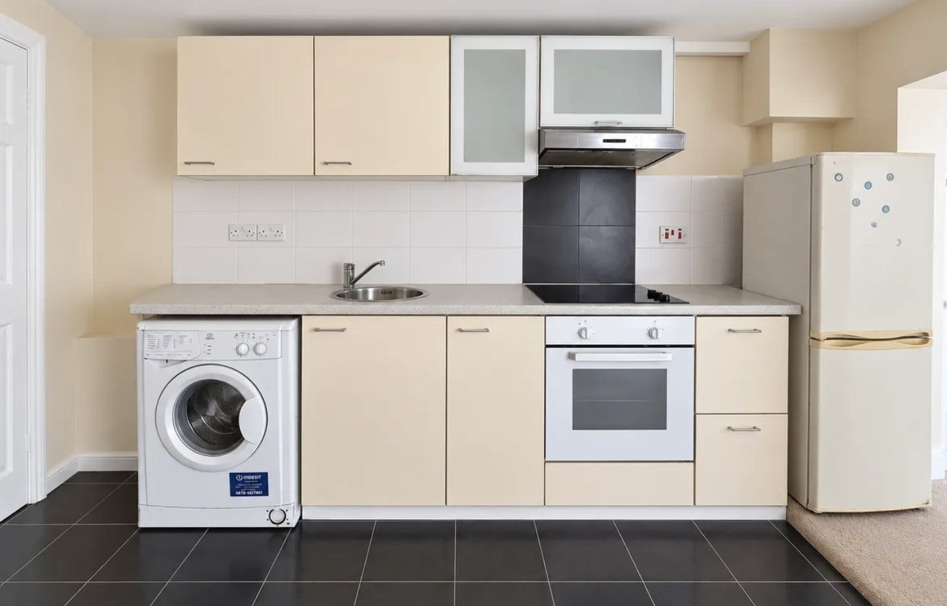 Flat Chatsworth Road in Greater London