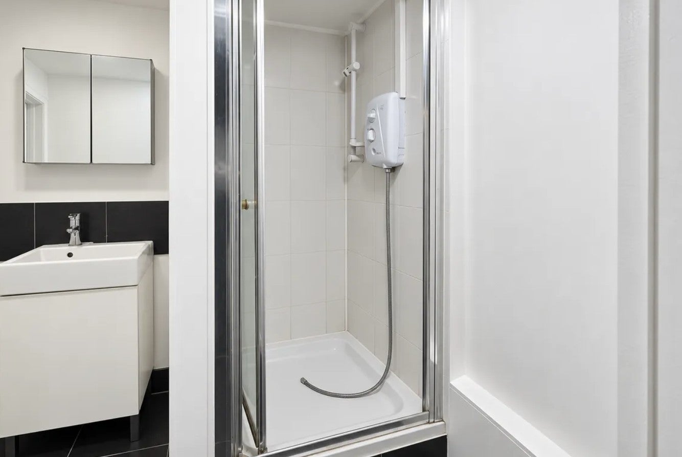 Flat Chatsworth Road in Greater London