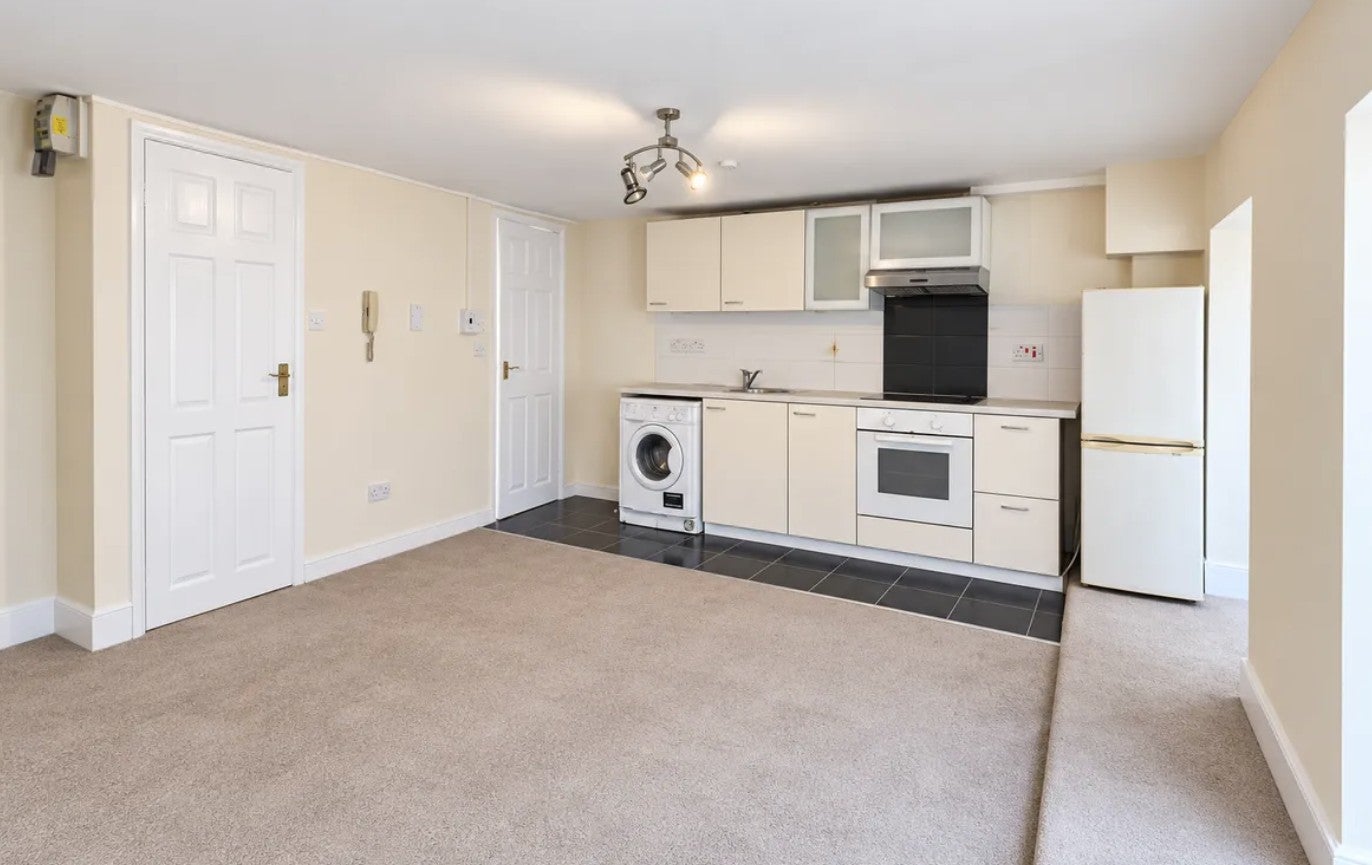 Flat Chatsworth Road in Greater London