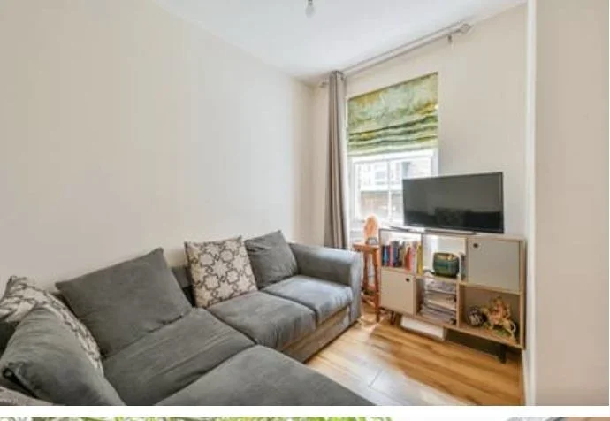 Flat Aylmer Road in Greater London