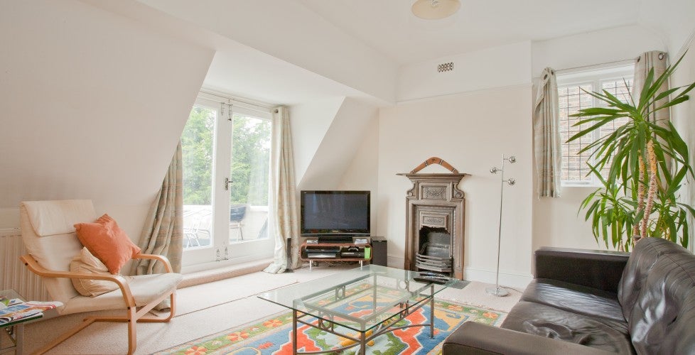 Flat Rydal Road in Greater London