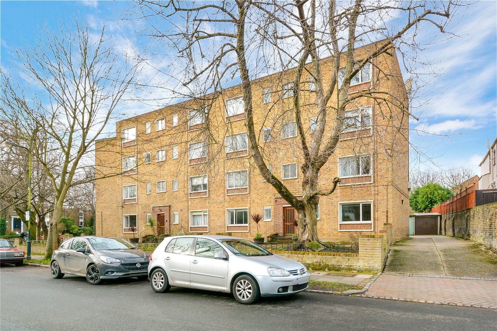 Flat Aberdeen Park in Greater London