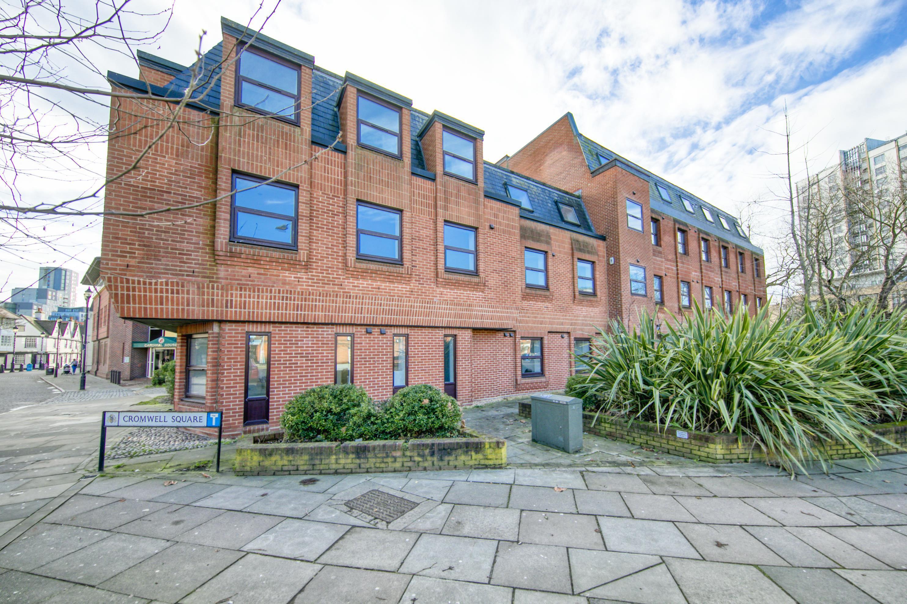 Flat Cromwell Square in Ipswich