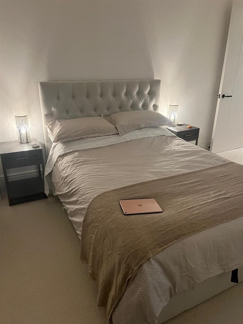 Flat Bramham Gardens in Greater London