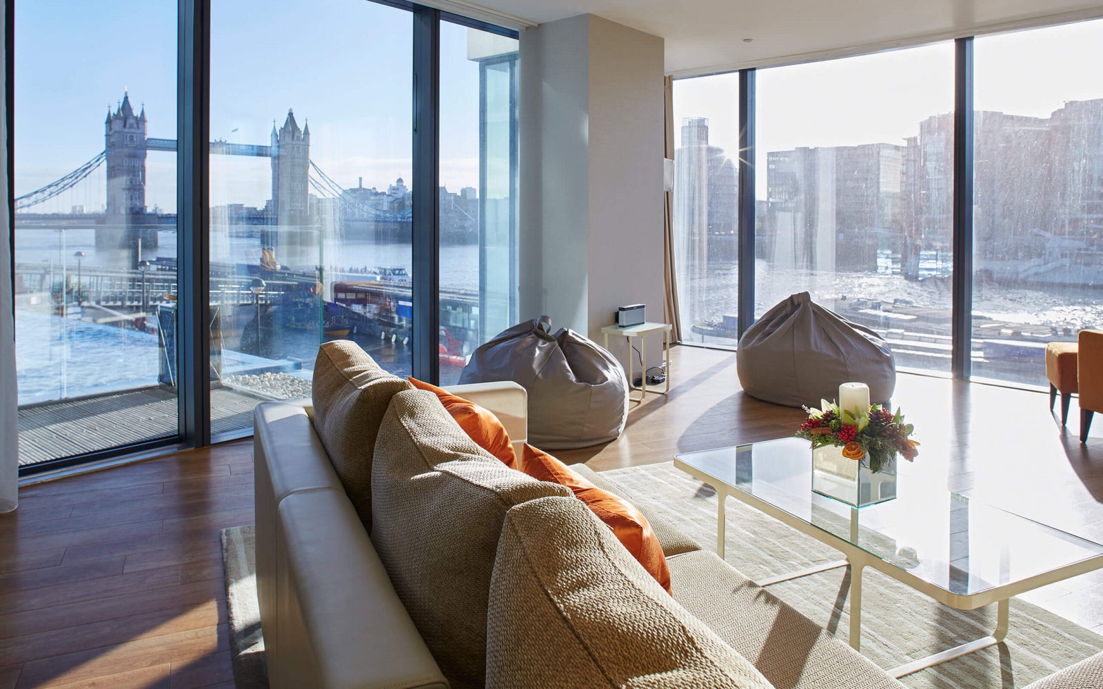 Flat to rent Lower Thames Street, City of London | rentaroof