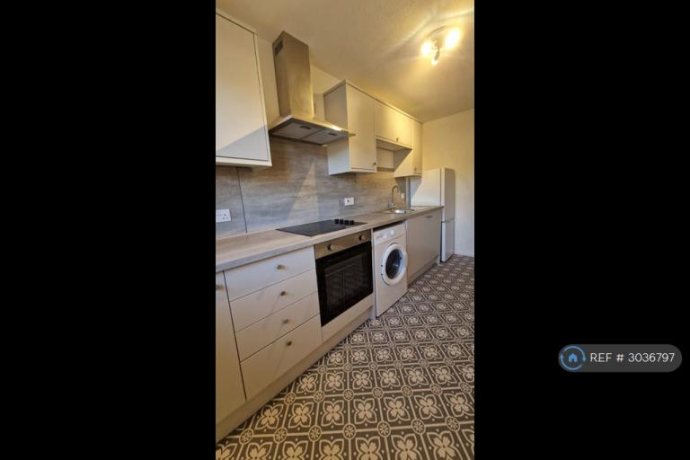 Flat Enville Way in Colchester