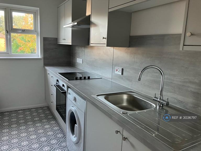 Flat Enville Way in Colchester