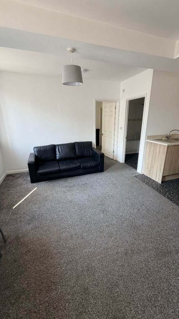 Flat Heathorn Street in Maidstone