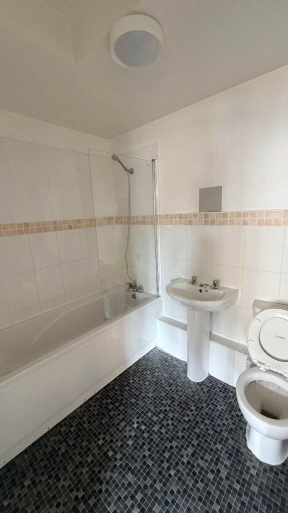 Flat Heathorn Street in Maidstone