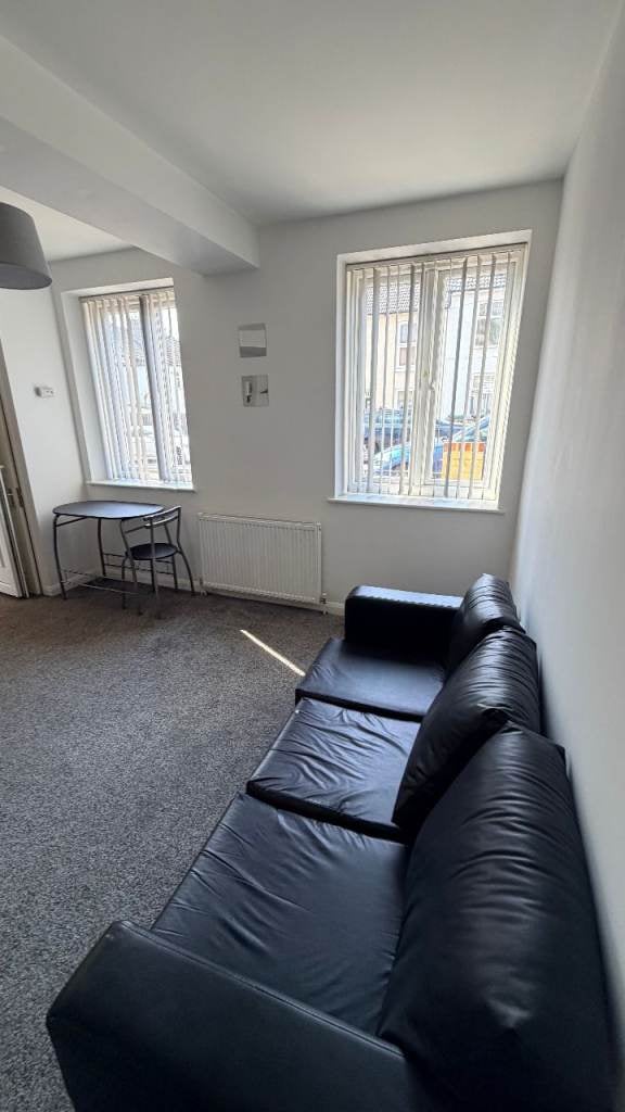 Flat Heathorn Street in Maidstone
