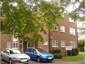 Flat Hinton Road in Greater London