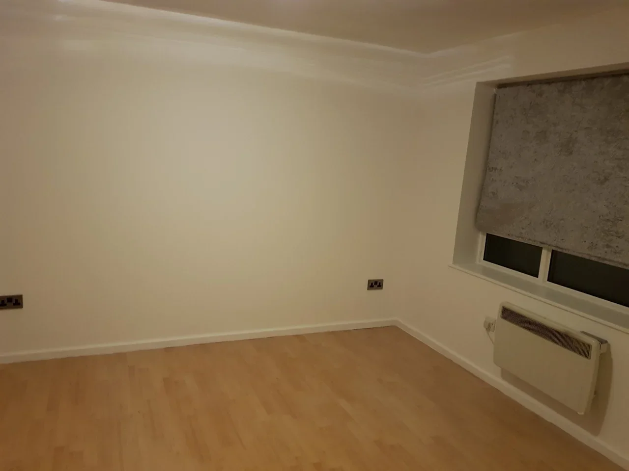 Flat Hinton Road in Greater London