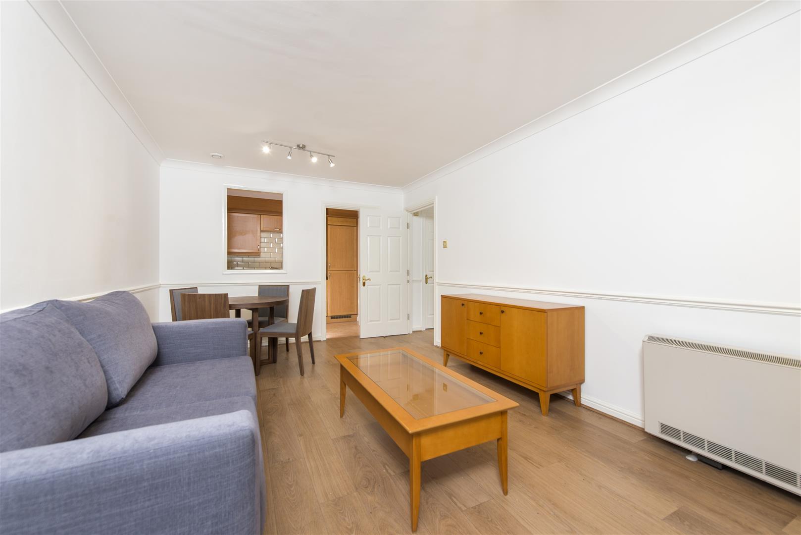 Flat Russell Road in Greater London