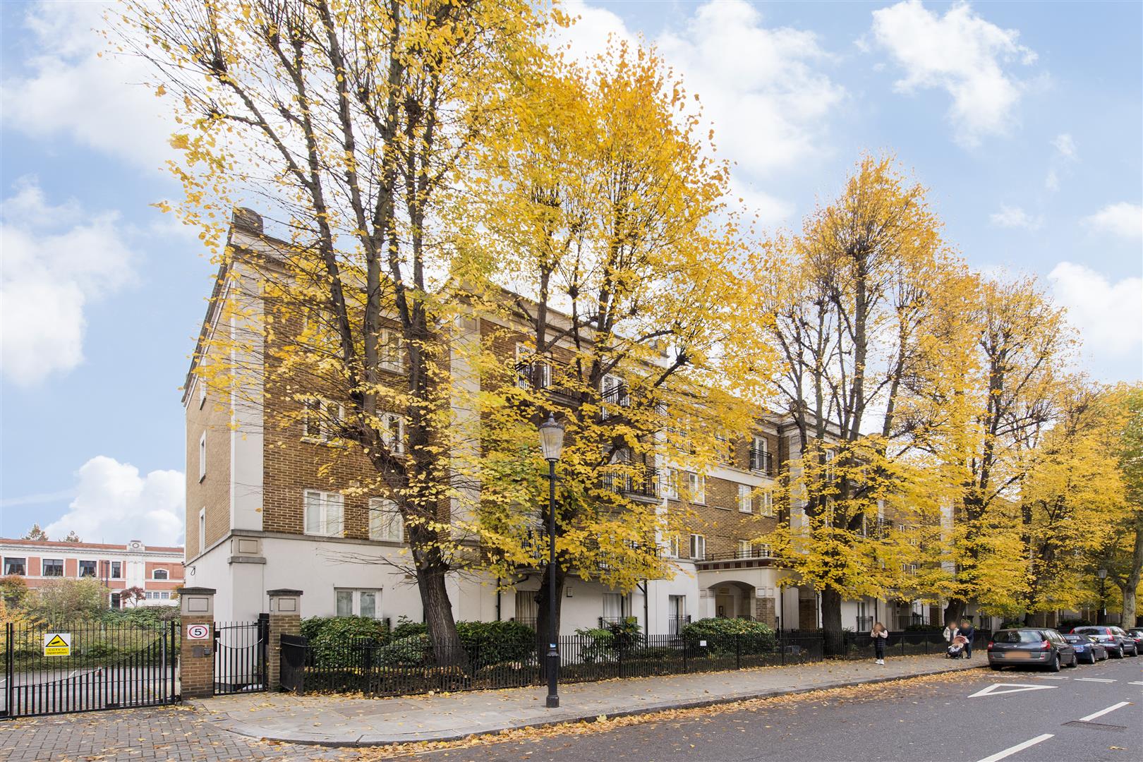 Flat Russell Road in Greater London