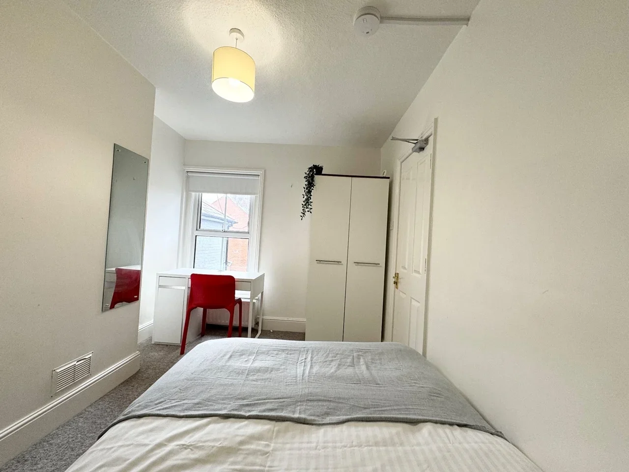 Room Highcliffe Road in Winchester