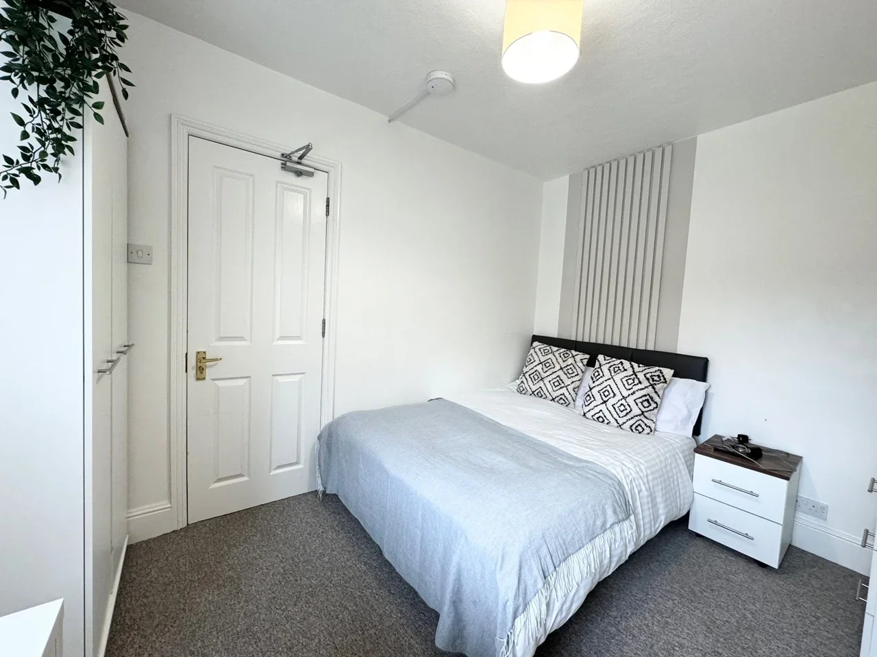 Room Highcliffe Road in Winchester
