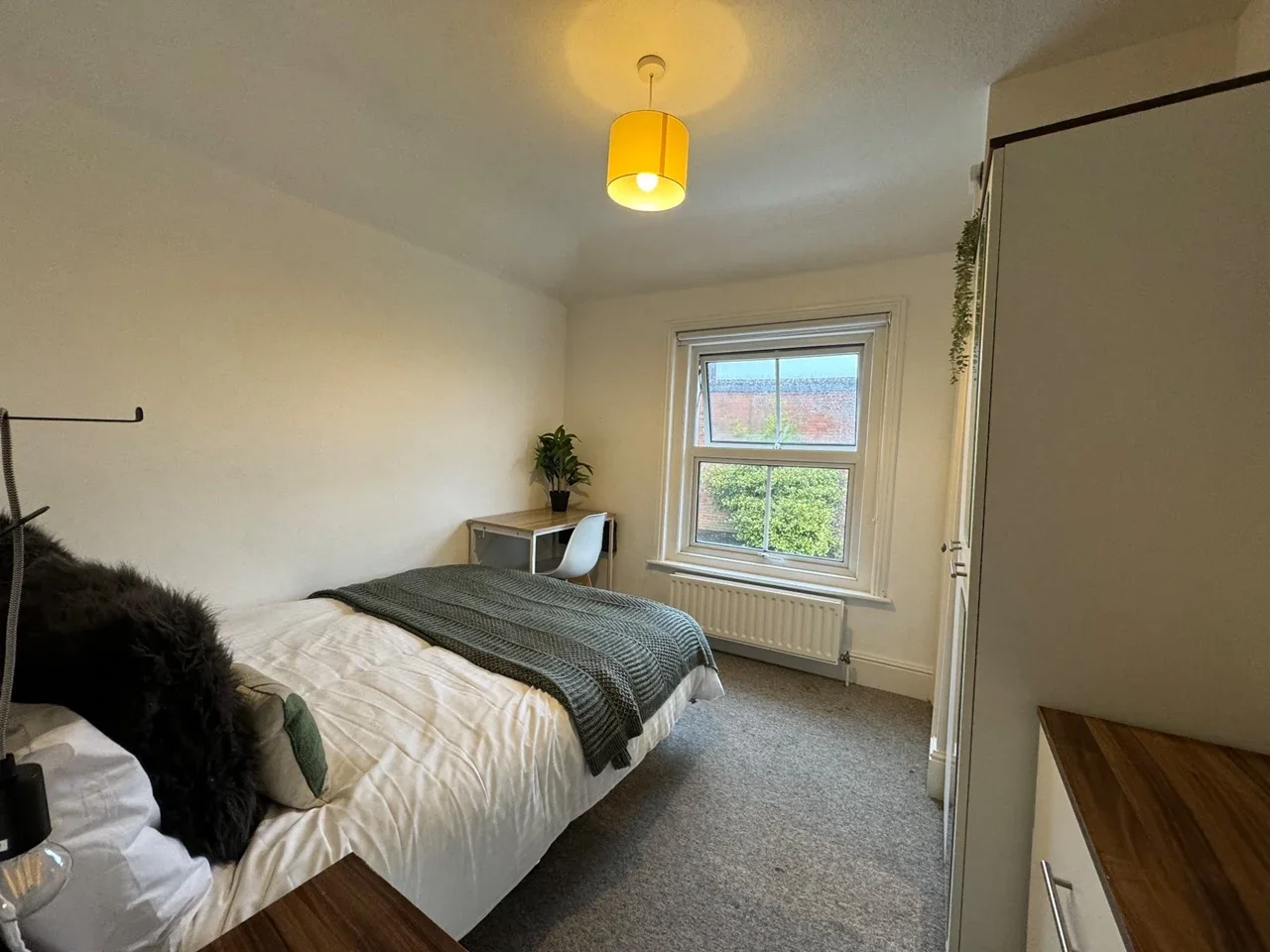 Room Highcliffe Road in Winchester