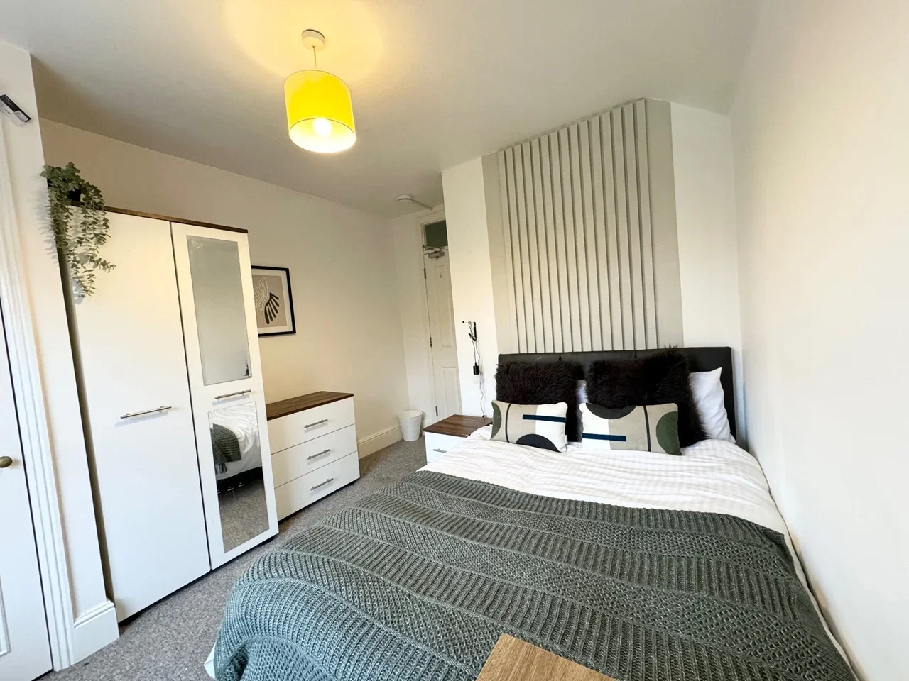 Room Highcliffe Road in Winchester