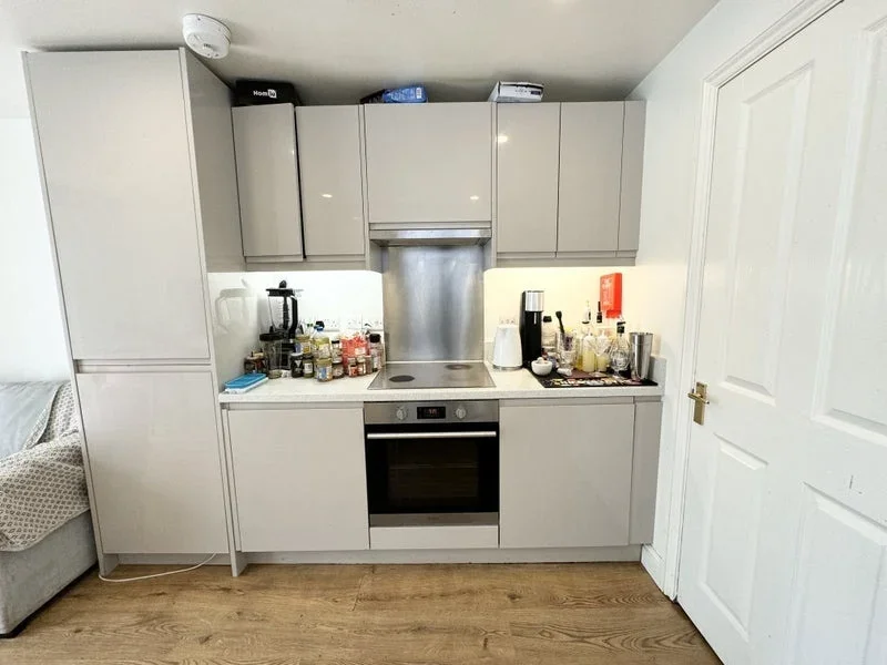 Room Highcliffe Road in Winchester