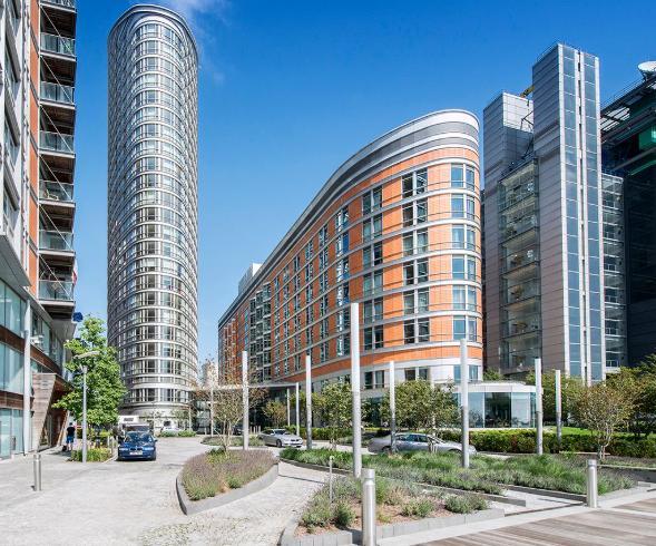 Flat Westferry Circus in Greater London