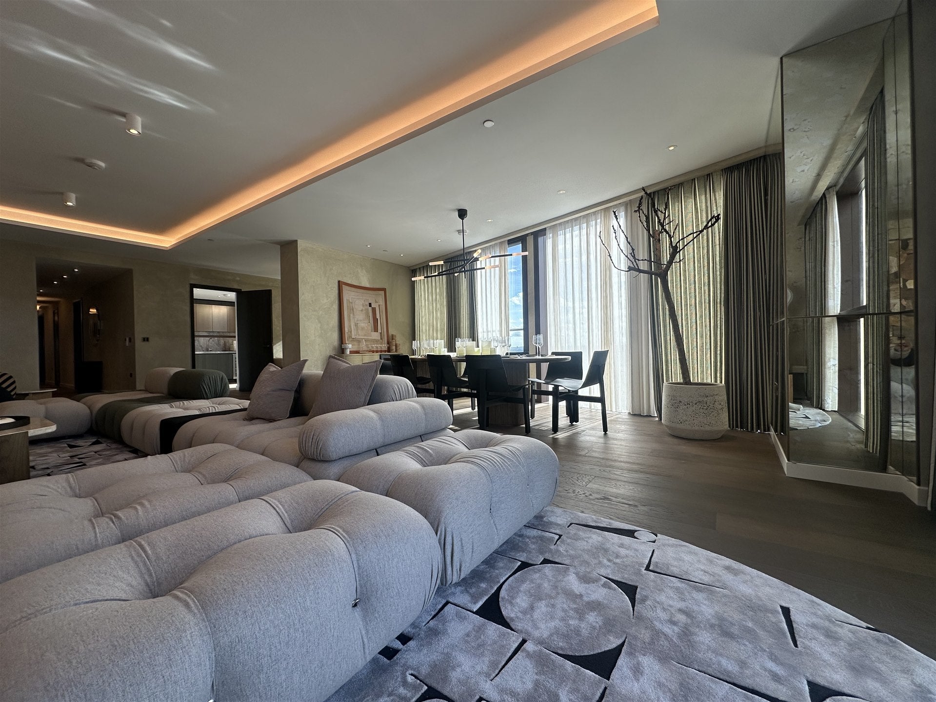Flat Carnation Way in Greater London