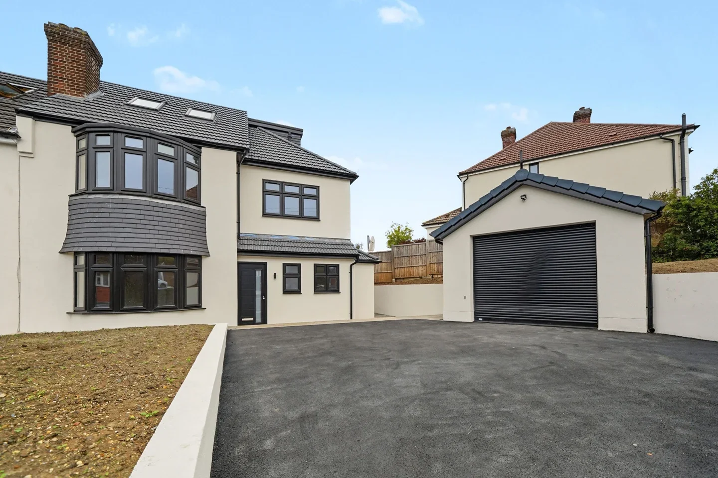 House Castlewood Drive in Greater London