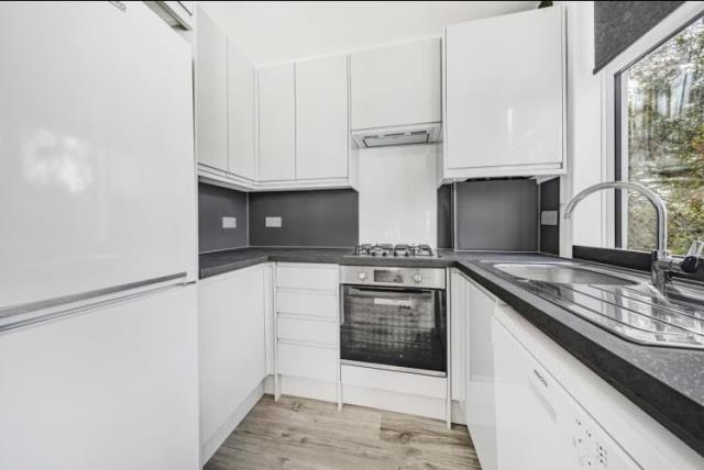 Flat Hutton Grove in Greater London