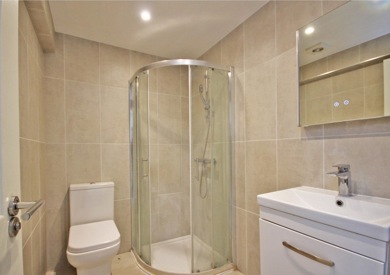 Flat Hatfield Road in St Albans