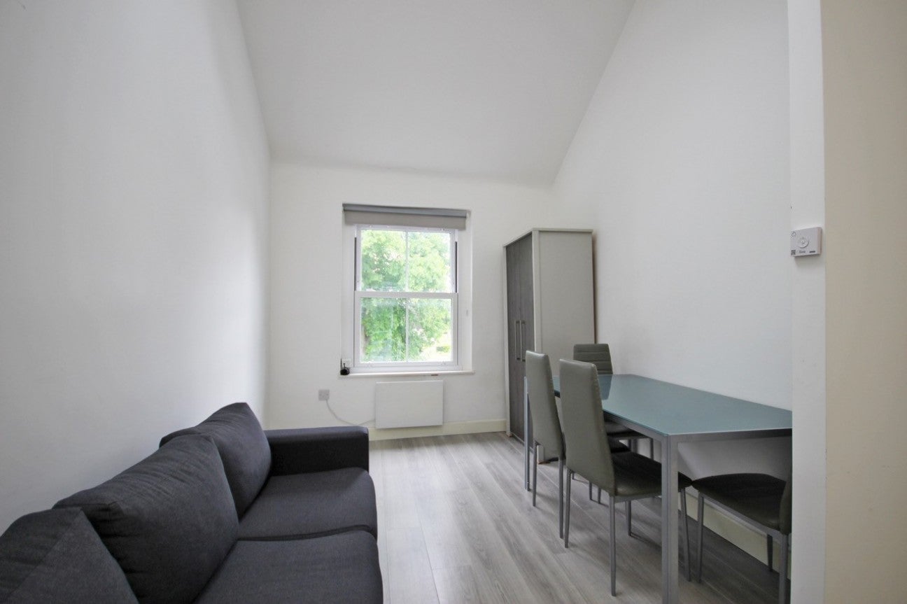Flat Hatfield Road in St Albans