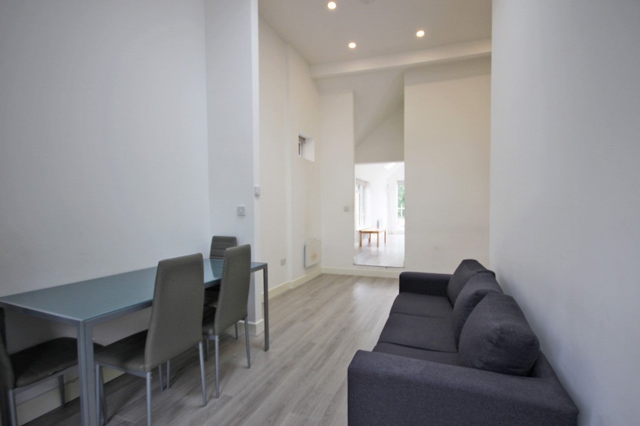 Flat Hatfield Road in St Albans