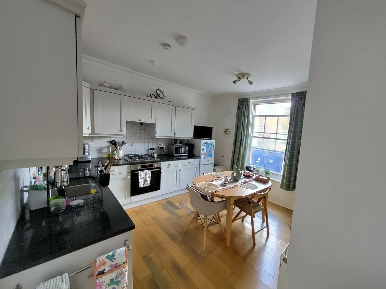 Flat Canterbury Crescent in Greater London
