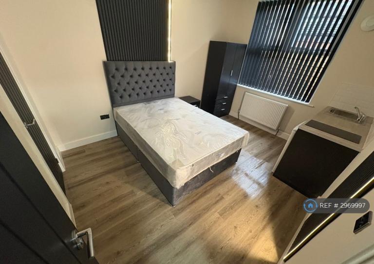 Room Dacy Road in Liverpool