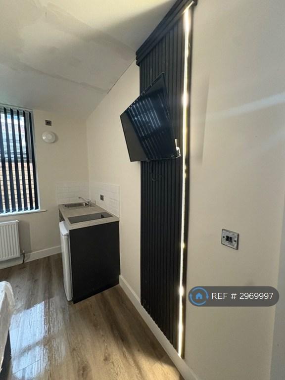 Room Dacy Road in Liverpool