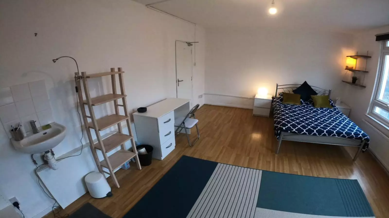 Flat St Martin's Close in Greater London