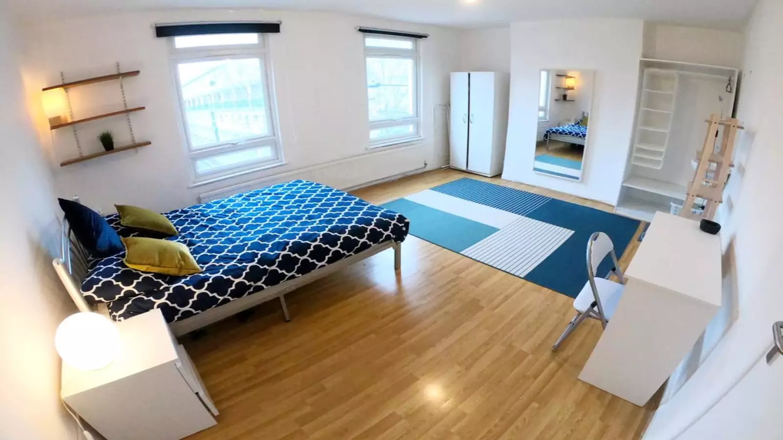 Flat St Martin's Close in Greater London