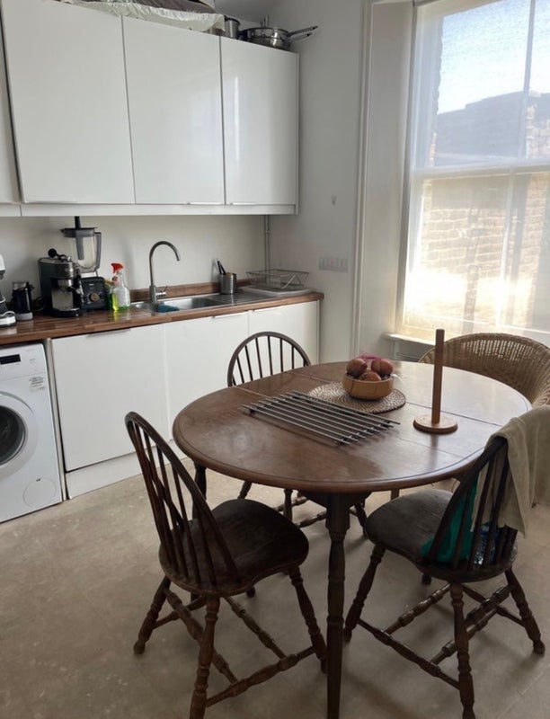 Room Percy Road in Greater London