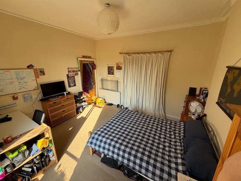Room Percy Road in Greater London