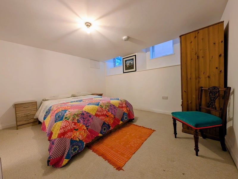 Room Hotwell Road in Bristol