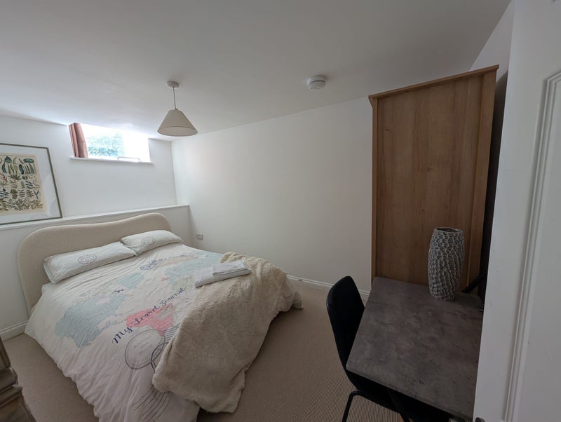 Room Hotwell Road in Bristol