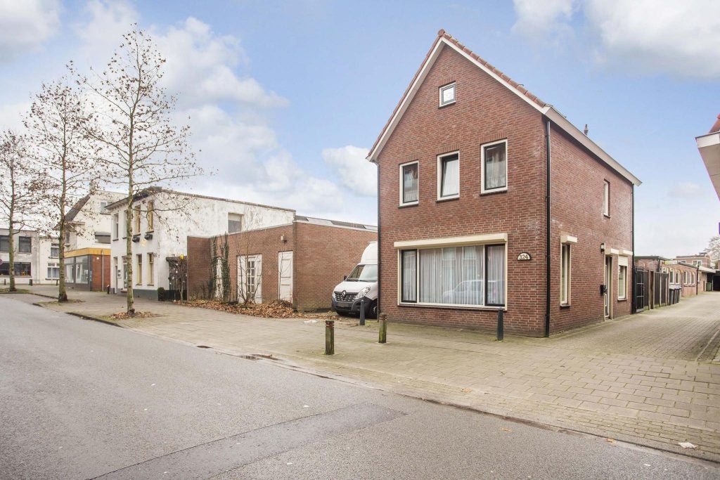 Huis Lage Bothofstraat 324 in Enschede