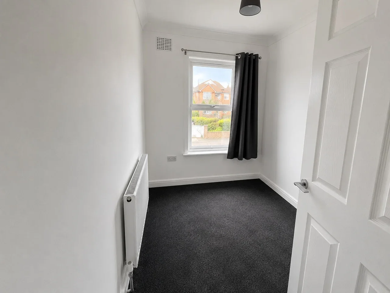 Flat Vicarage Farm Road in Greater London