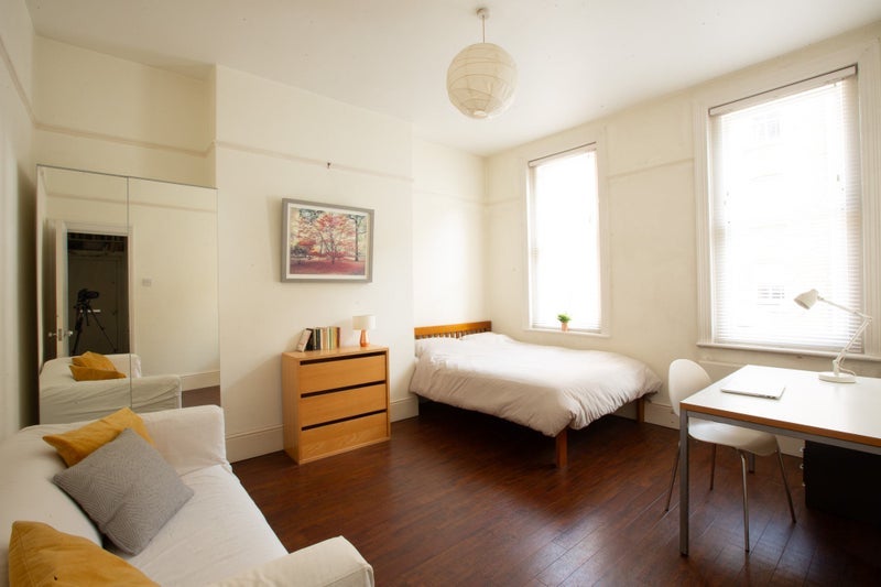 Room Marchmont Street in Greater London