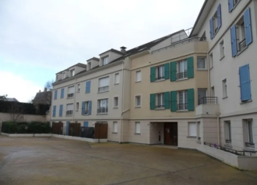 Appartement Place du Vingt-Sept Août à Coulommiers