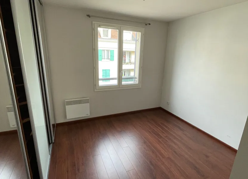 Appartement Place du Vingt-Sept Août à Coulommiers