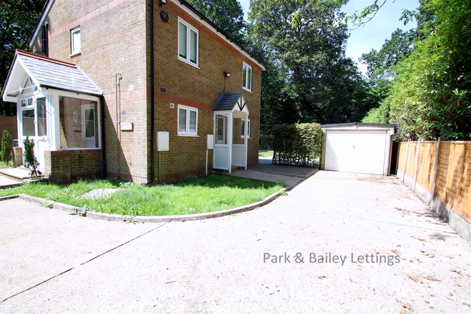 House Kenley Lane in Greater London